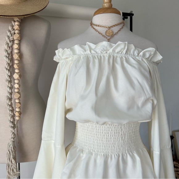 SOLD ❌ Y2K FLARED OFF THE SHOULDER TOP - Picture 2 of 5